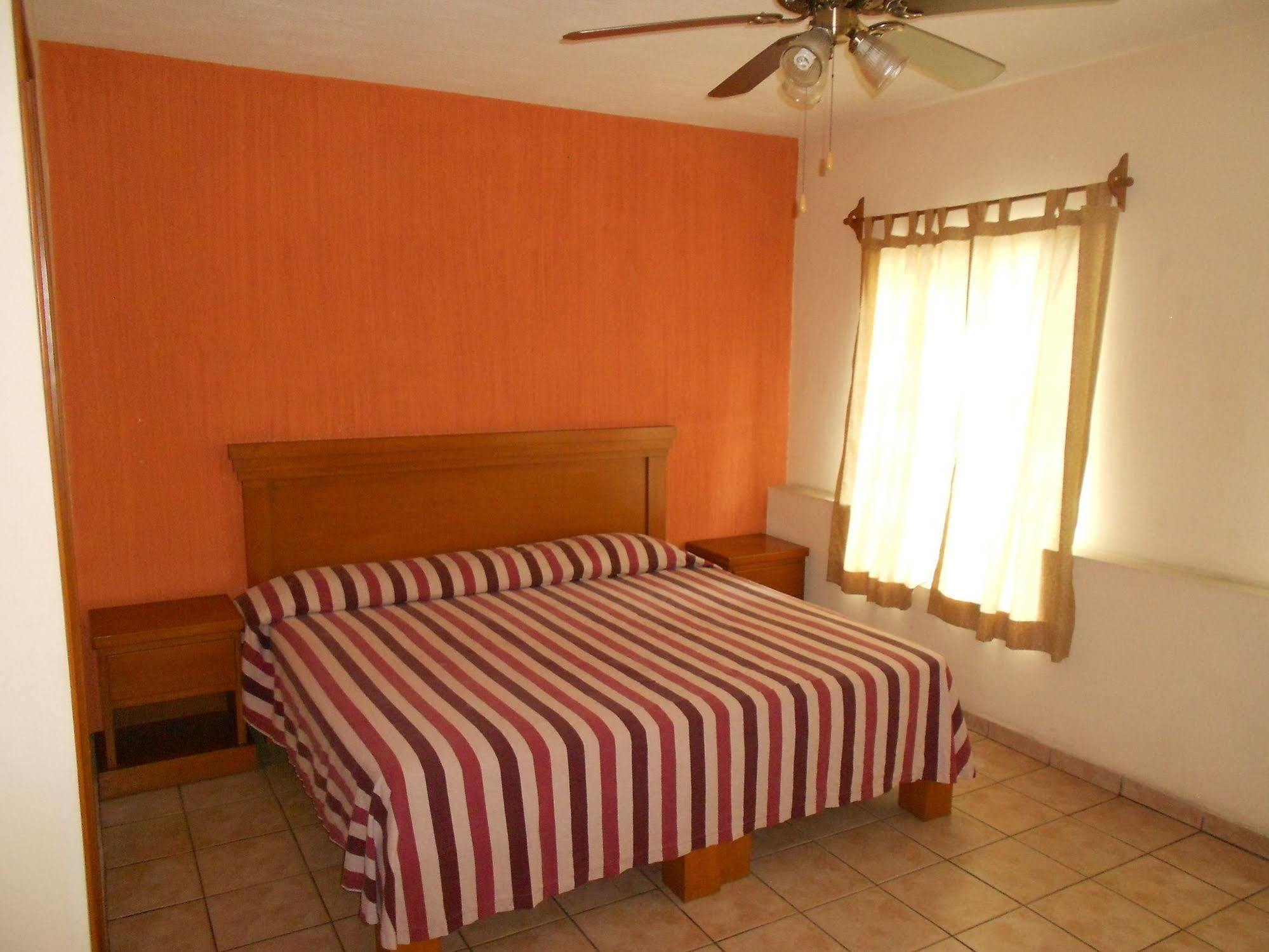 Oyo Hotel Posada Garibaldi Guadalajara Eksteriør bilde